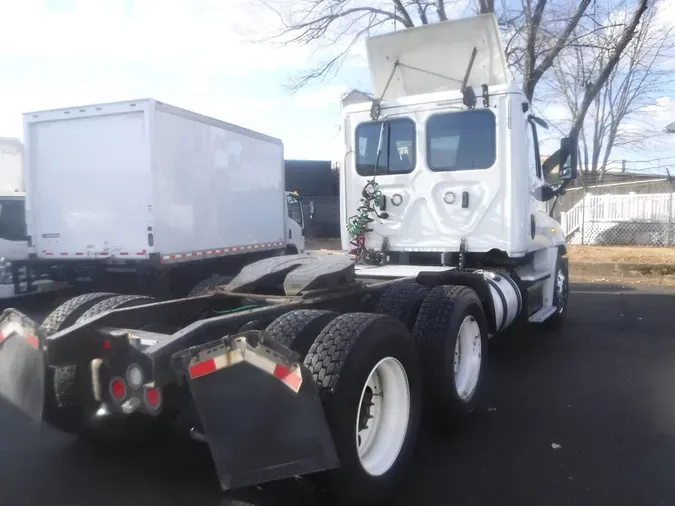 2018 FREIGHTLINER/MERCEDES CASCADIA 125