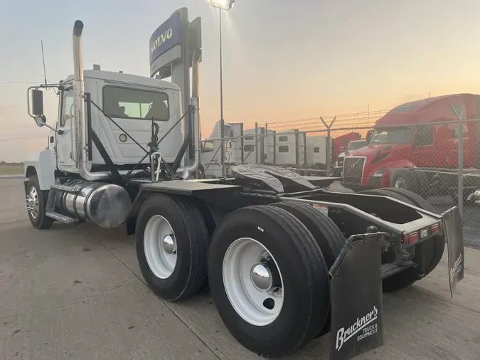 2019 MACK PI64T