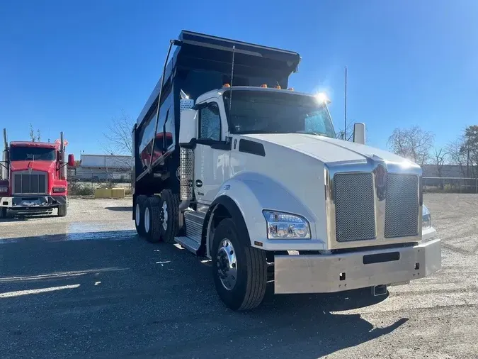 2025 Kenworth T880