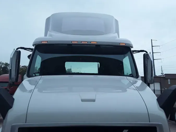 2019 VOLVO VNR42T 300
