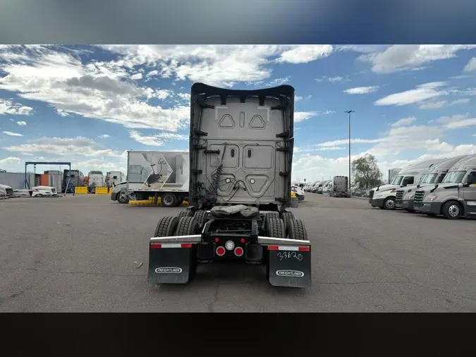 2025 Freightliner Cascadia 12698681736b5f0f924b56a45a49ef47c93