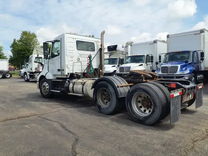 2019 VOLVO VNL64T-300
