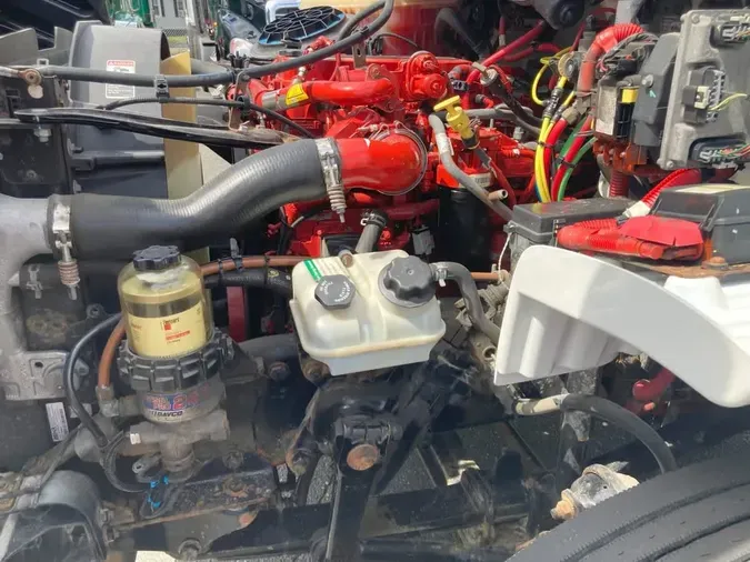 2018 FREIGHTLINER M2 106