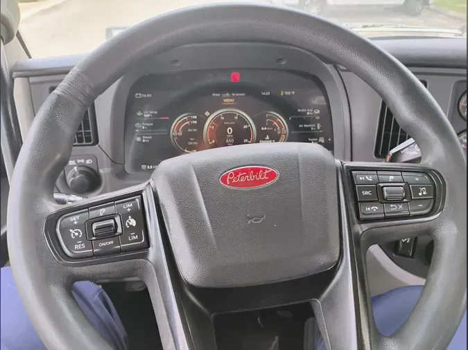 2022 Peterbilt 579