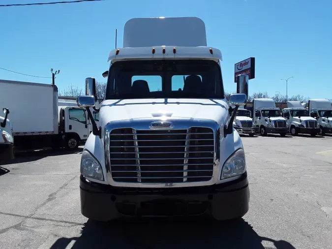 2017 FREIGHTLINER/MERCEDES CASCADIA 113