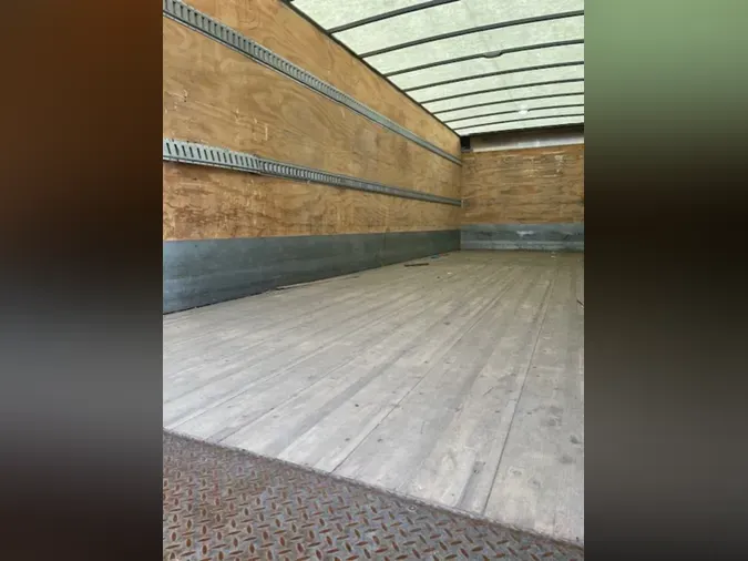 2020 FREIGHTLINER/MERCEDES M2 106