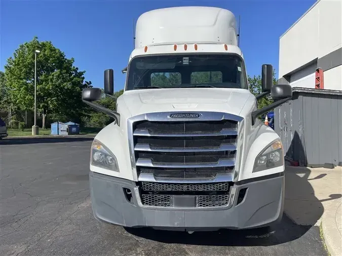 2018 FREIGHTLINER CASCADEVO1