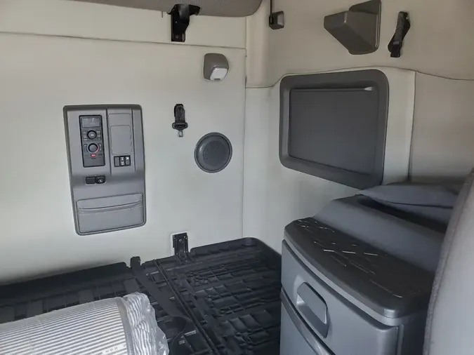 2020 VOLVO VNL760