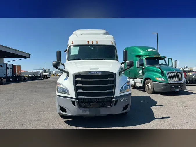 2020 Freightliner Cascadia 126