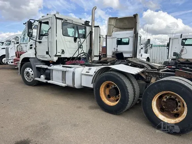 2014 MACK PINNACLE CXU613