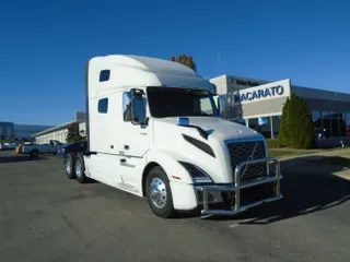 2023 VOLVO VNL64T760