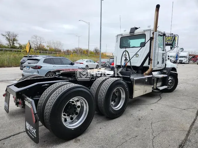 2017 MACK CXU613