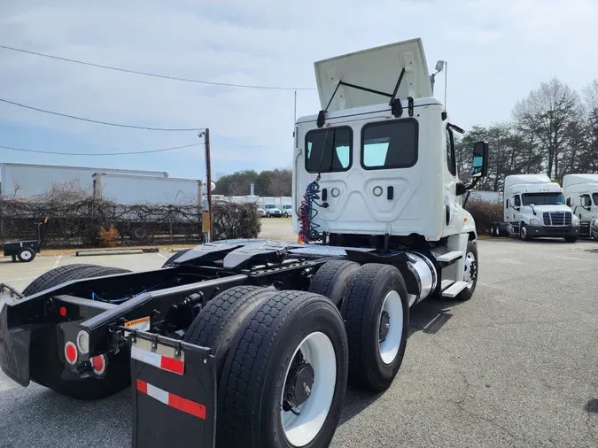 2018 FREIGHTLINER/MERCEDES CASCADIA 125