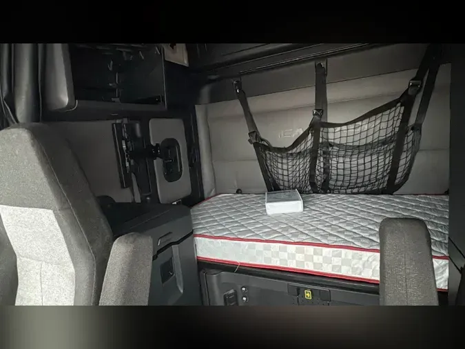 2022 Freightliner Cascadia 126