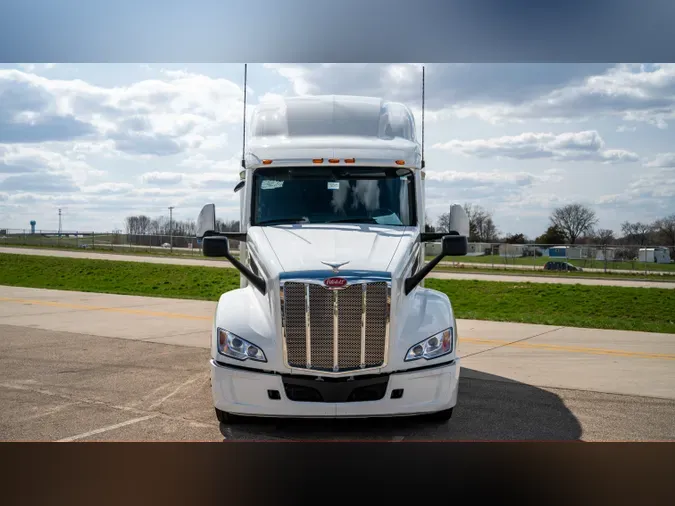 2023 PETERBILT 579