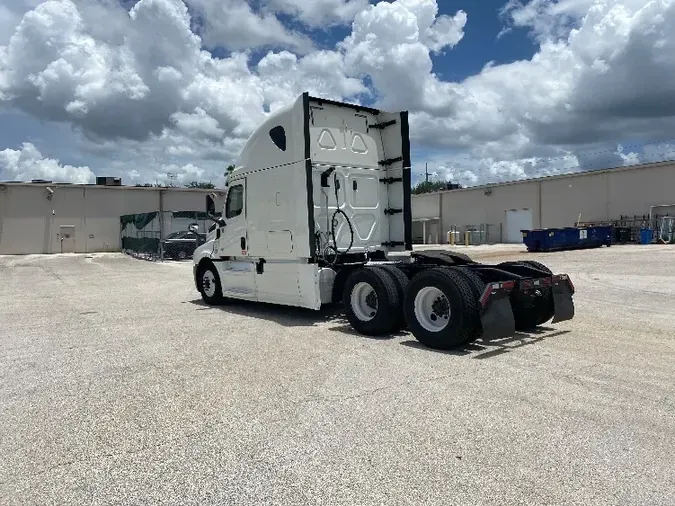 2018 Freightliner T12664ST