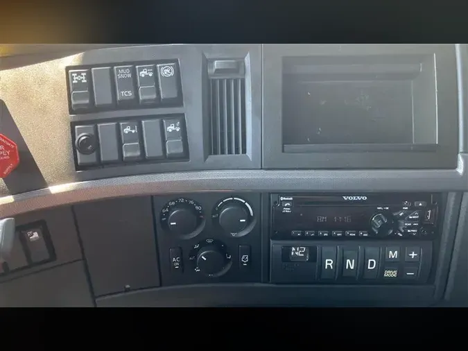 2021 VOLVO VNL760