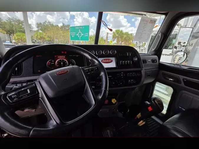 2023 Peterbilt 389