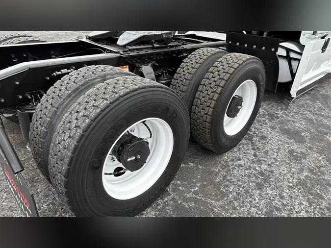 2023 FREIGHTLINER CA126