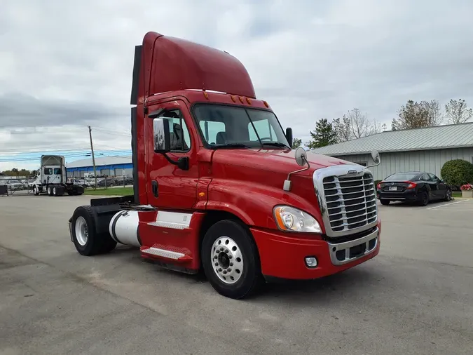 2013 FREIGHTLINER/MERCEDES CASCADIA 125