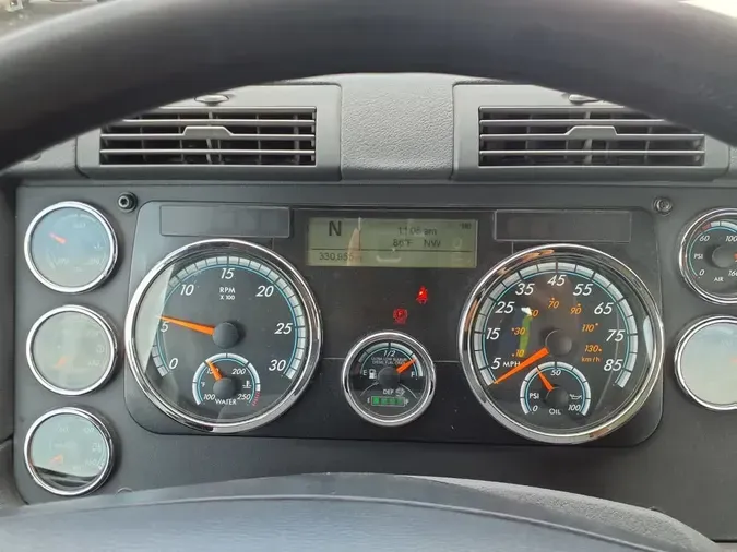 2018 FREIGHTLINER CASCADIA 113" DAYCAB