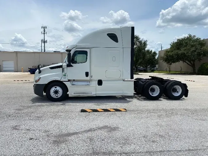 2018 Freightliner T12664ST