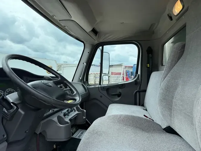 2018 Freightliner M2 106
