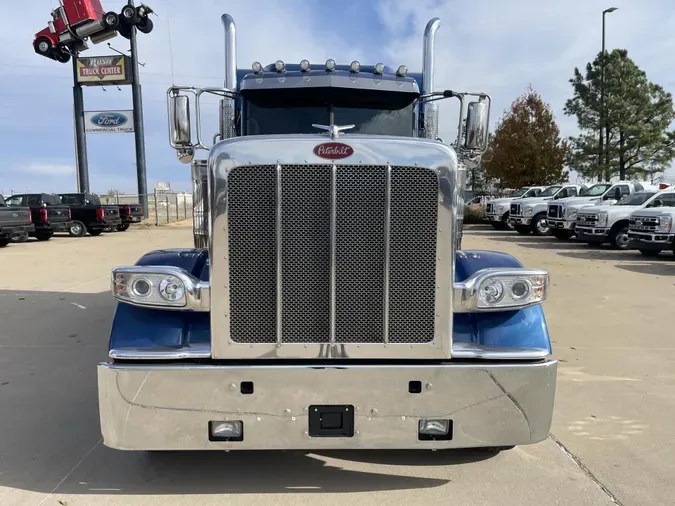 2023 Peterbilt 389
