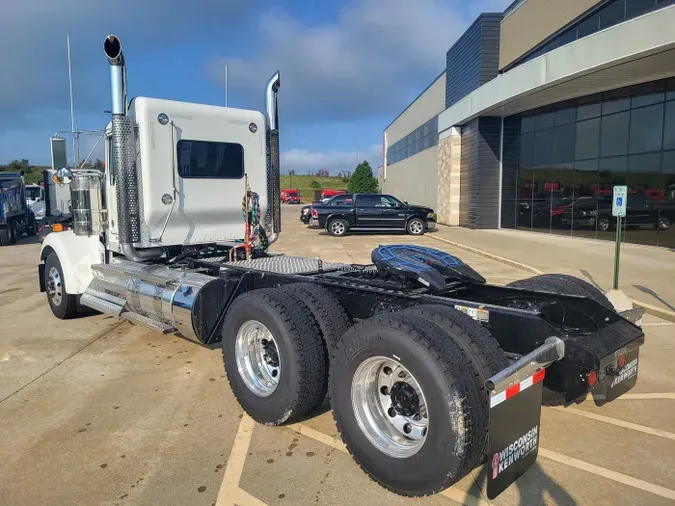 2025 Kenworth W900L