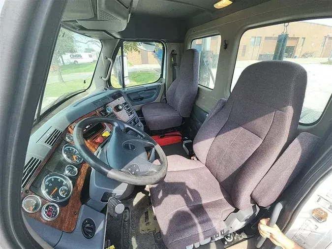 2017 FREIGHTLINER CASCADIA