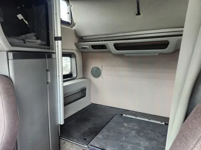 2023 VOLVO VNL64T860