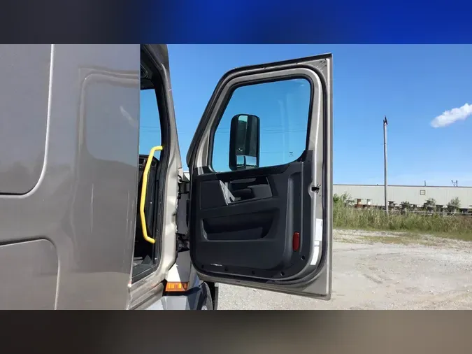 2024 Freightliner Cascadia 126