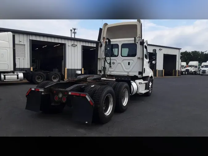 2020 Freightliner Cascadia 126