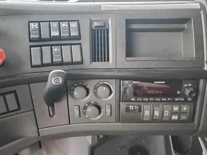 2025 VOLVO VNL64T860