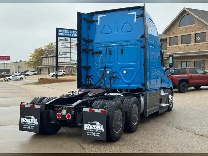 2023 FREIGHTLINER Cascadia 126