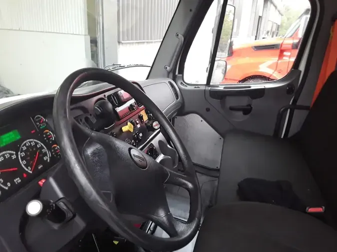 2022 FREIGHTLINER/MERCEDES M2 10698b5f55f6fe810e47e1e978cf918718c