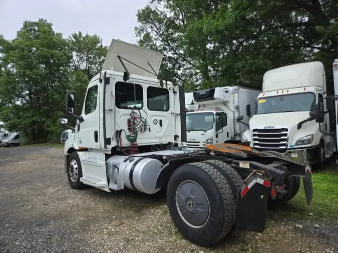 2019 FREIGHTLINER NEW CASCADIA 116