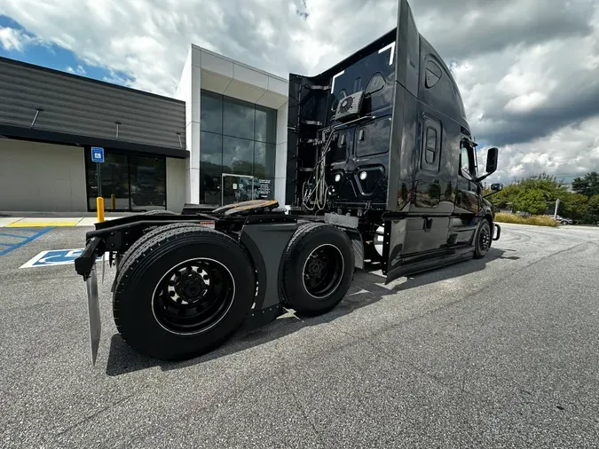 2021 FREIGHTLINER CASCADIA 126