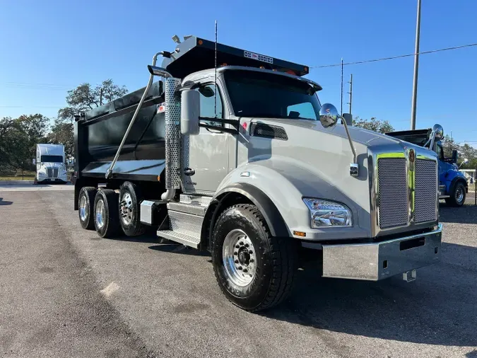 2025 Kenworth T880