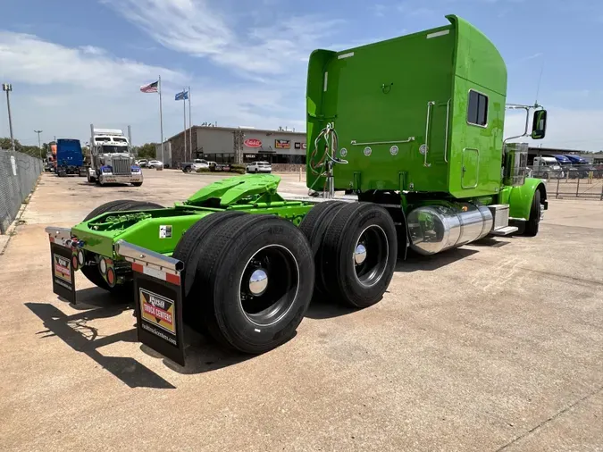 2023 Peterbilt 389