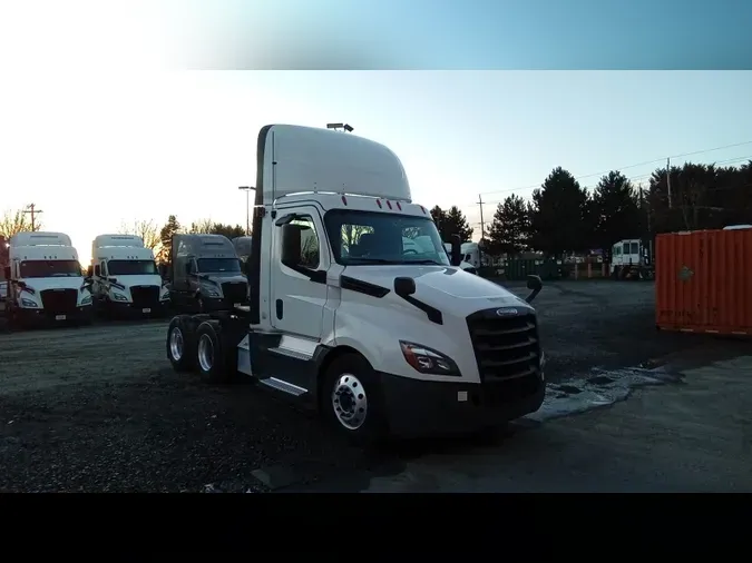 2020 Freightliner Cascadia 12698bf31b3e60b816873756b3c2a9e508d