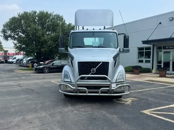 2019 VOLVO VNR64T 300