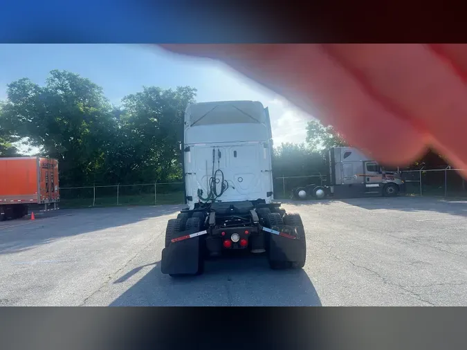 2020 Freightliner Cascadia 126