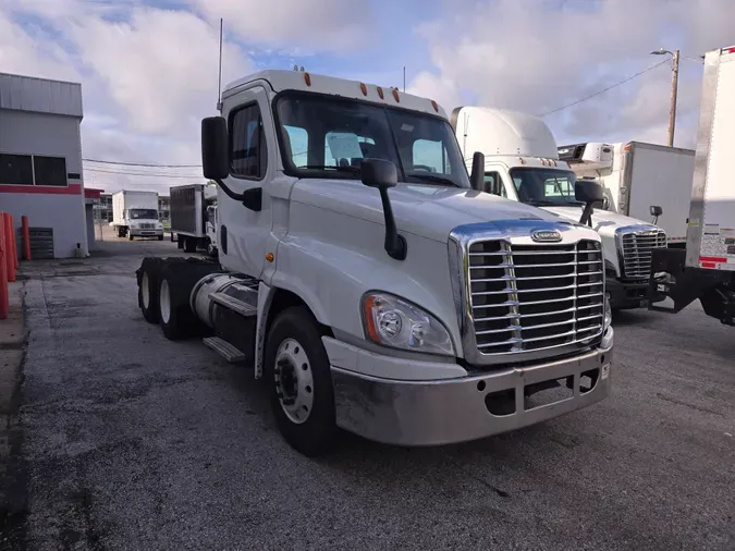 2016 FREIGHTLINER/MERCEDES CASCADIA 125