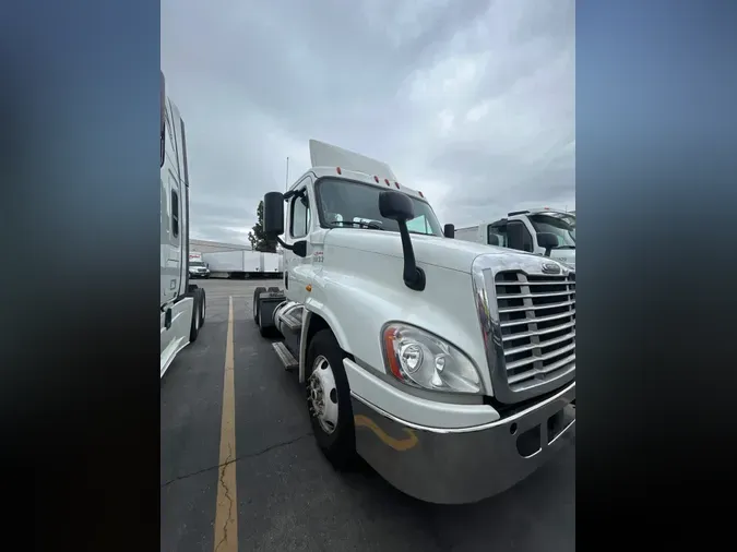 2018 FREIGHTLINER/MERCEDES CASCADIA 12598c76801774ea3d7e81ca91b28d08aa7