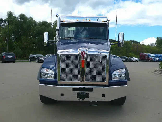 2025 Kenworth T880