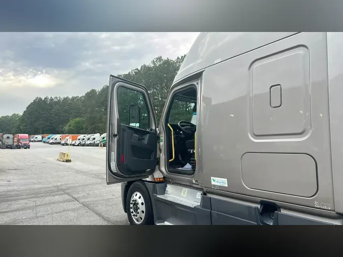 2024 Freightliner Cascadia 126