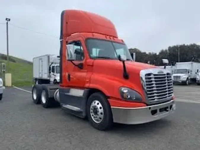 2017 FREIGHTLINER/MERCEDES CASCADIA 125