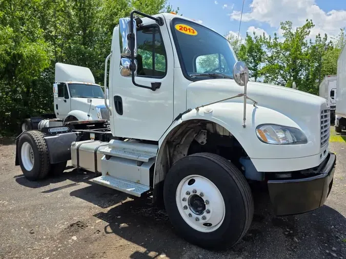 2013 FREIGHTLINER M2 106