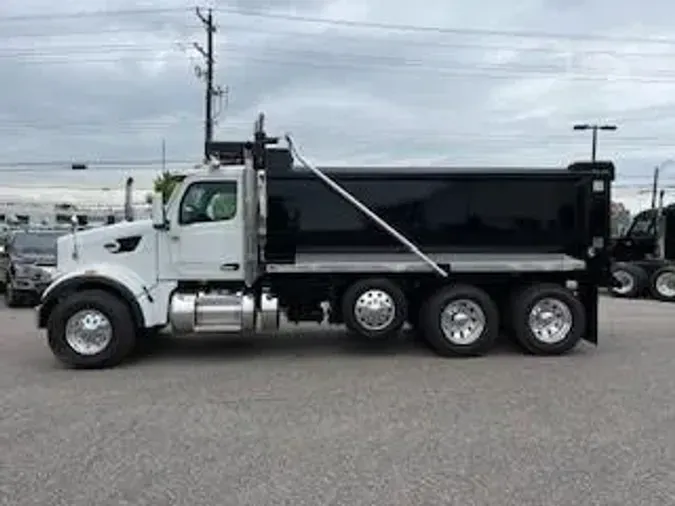 2025 PETERBILT 567
